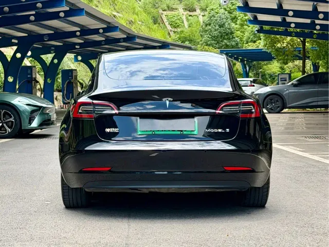 Tesla Model 3 — Фото автомобиля 5