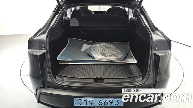 Tesla Model Y — Фото автомобиля 29