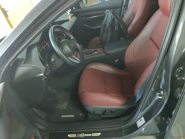 Mazda Axela — Фото автомобиля 14