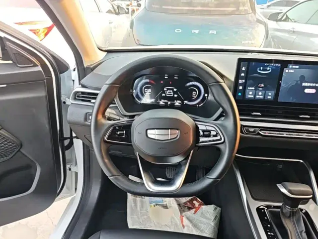 Geely Emgrand — Фото автомобиля 10