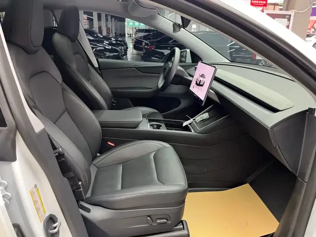 Tesla Model Y — Фото автомобиля 4