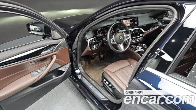 BMW 5 Series G30 — Фото автомобиля 17