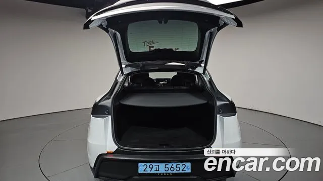 Tesla Model Y — Фото автомобиля 19