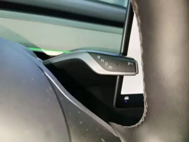 Tesla Model Y — Фото автомобиля 13