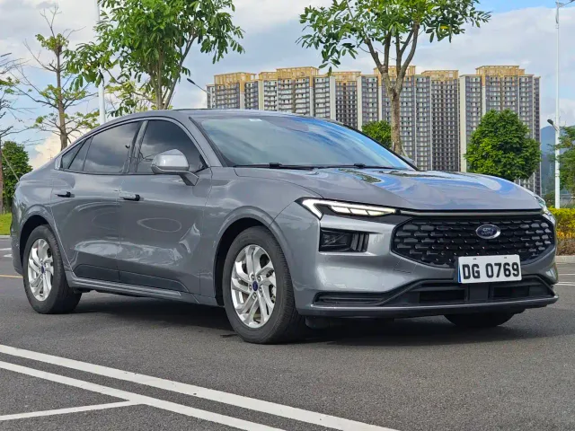 Ford Mondeo — Фото автомобиля 3