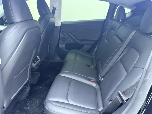 Tesla Model Y — Фото автомобиля 19
