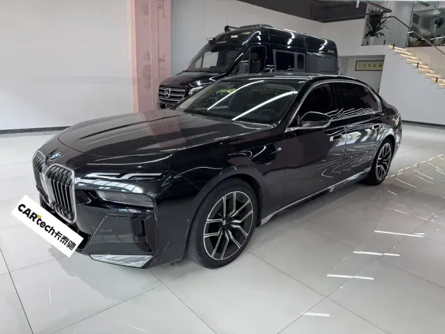 Фотография автомобиля — BMW 7 Series