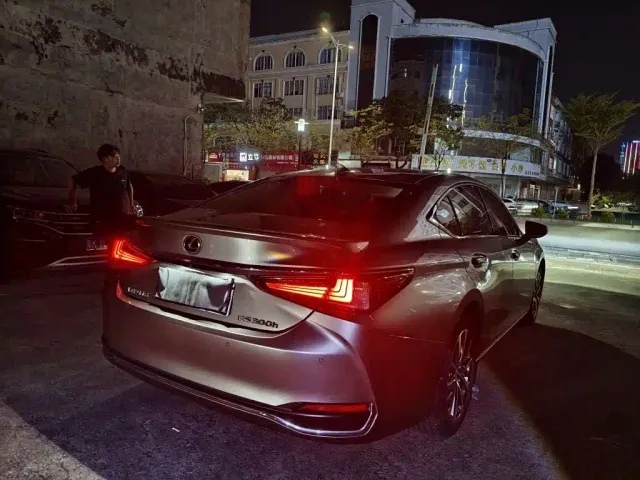 Lexus ES — Фото автомобиля 8