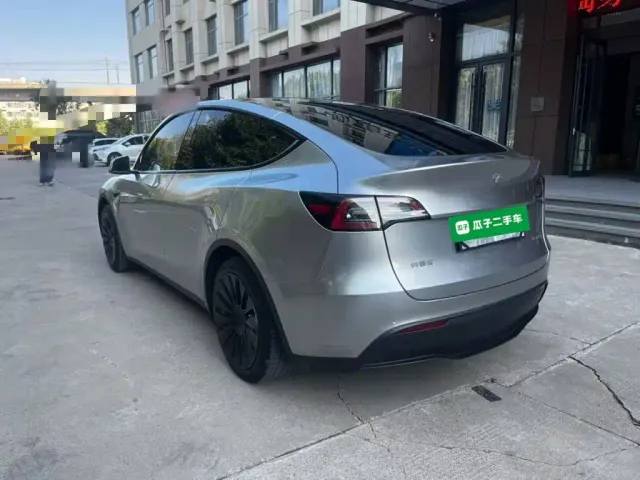 Tesla Model Y — Фото автомобиля 4
