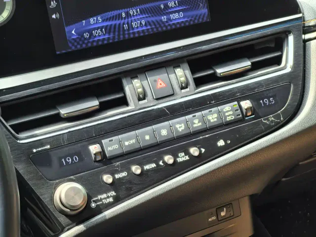 Lexus ES — Фото автомобиля 13