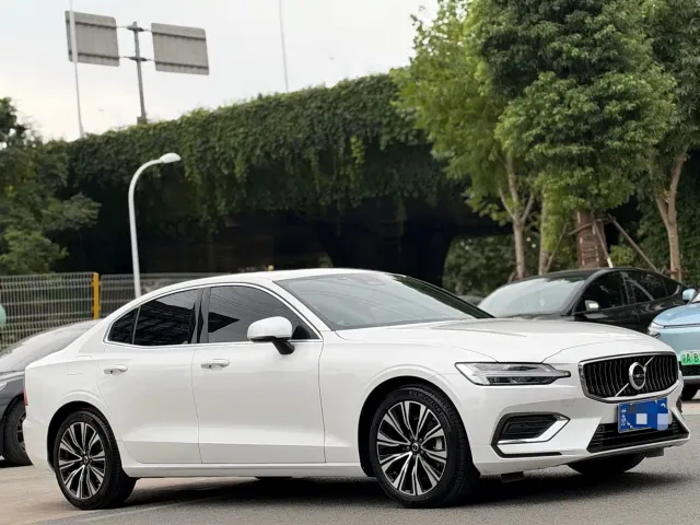 Volvo S60 — Фото автомобиля 3