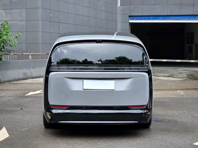 Li Auto MEGA — Фото автомобиля 7