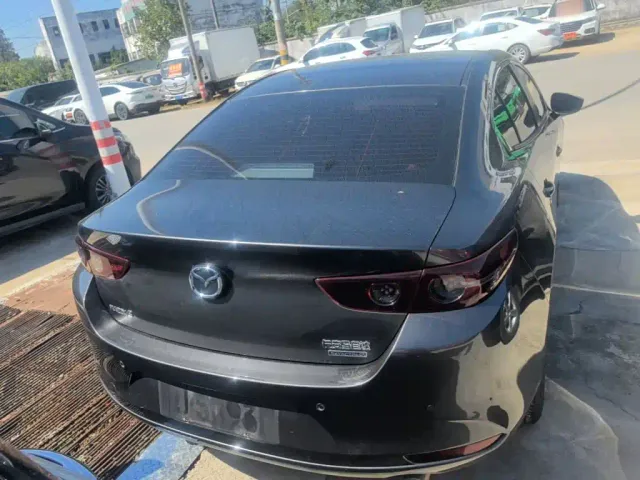 Mazda Axela — Фото автомобиля 5