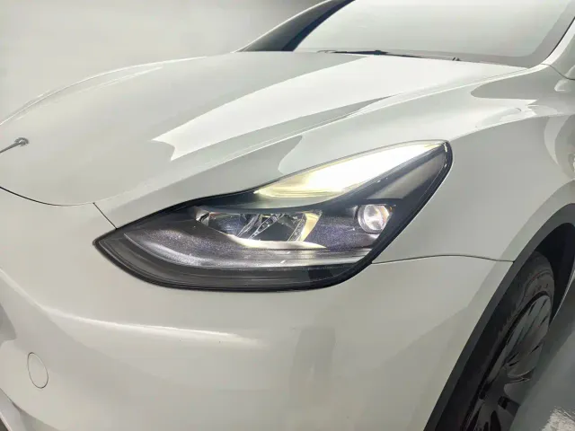 Tesla Model Y — Фото автомобиля 8