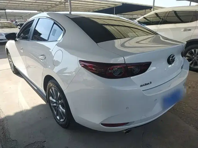 Mazda Axela — Фото автомобиля 4