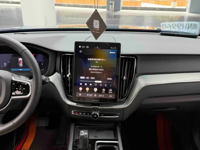 Volvo XC60 — Фото автомобиля 19