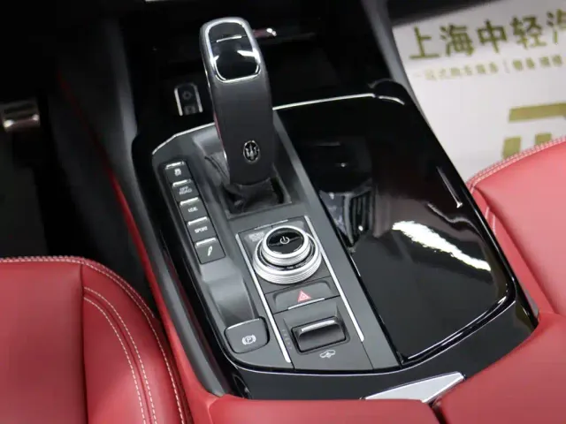 Maserati Levante — Фото автомобиля 12