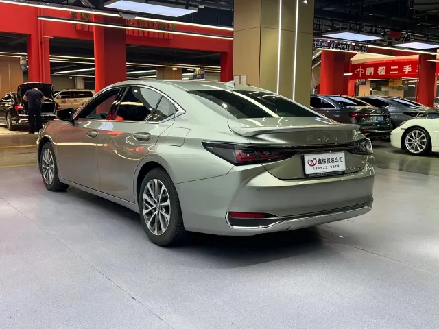 Lexus ES — Фото автомобиля 17