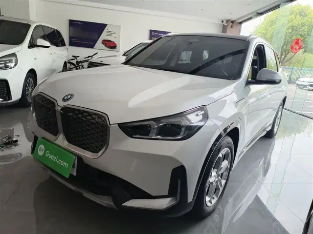 Фотография автомобиля — BMW iX1