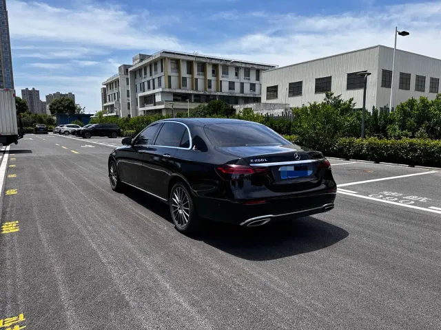 Mercedes-Benz E-Class — Фото автомобиля 5