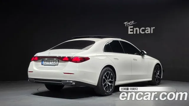 Mercedes-Benz E-Class — Фото автомобиля 2