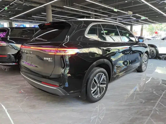 Geely Galaxy Starship 7 EM-i — Фото автомобиля 6