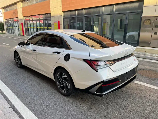 Hyundai Elantra — Фото автомобиля 6