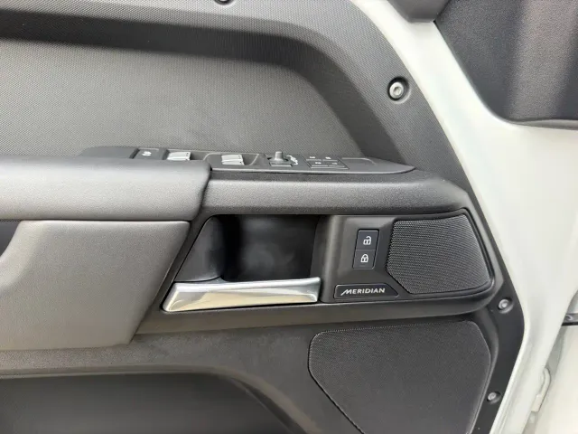 Land Rover Defender — Фото автомобиля 5