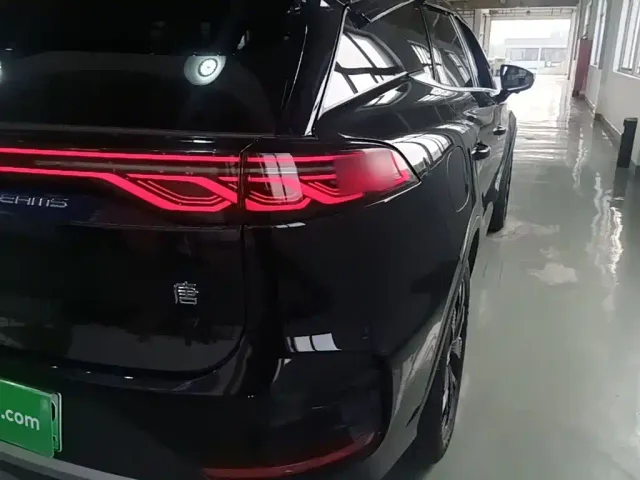 BYD Tang — Фото автомобиля 7