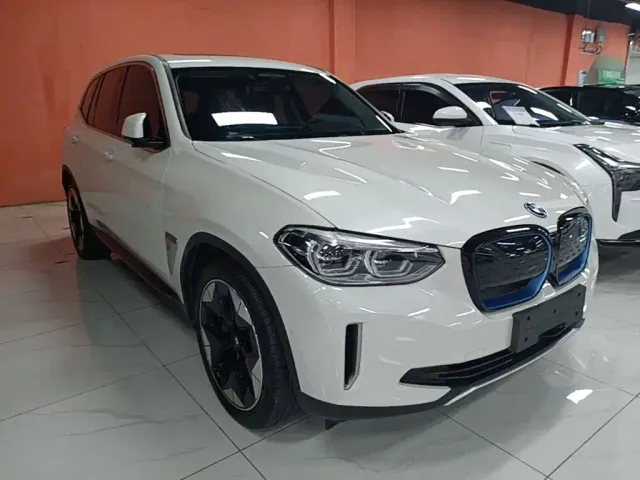 BMW iX3 — Фото автомобиля 3