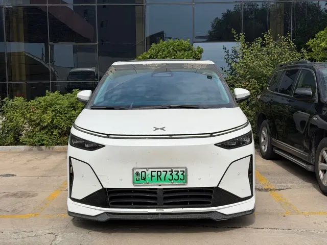 Xpeng X9 — Фото автомобиля 2