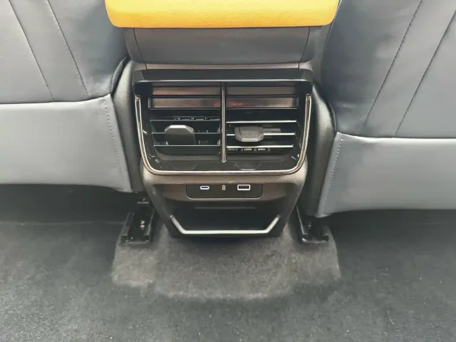 Geely Boyue L — Фото автомобиля 17