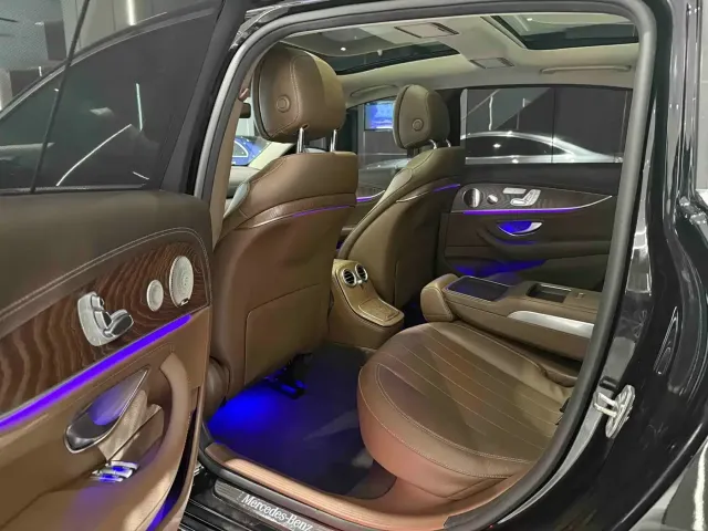 Mercedes-Benz E-Class — Фото автомобиля 5