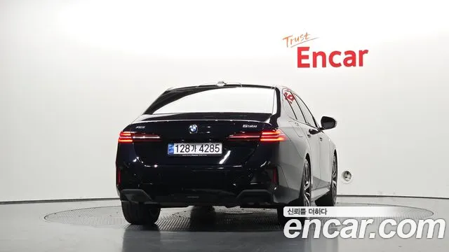 BMW 5-Series 5 серия (G60) 530i xDrive M Sport — Фото автомобиля 4