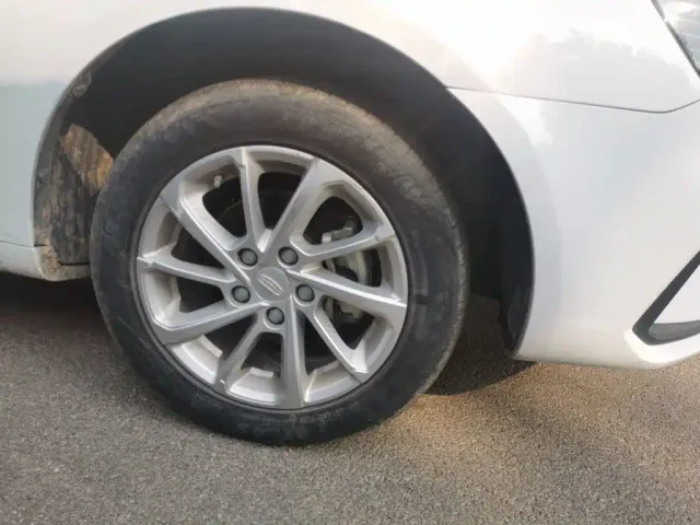 Geely Emgrand — Фото автомобиля 24