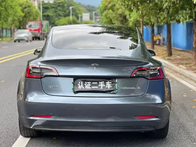 Tesla Model 3 — Фото автомобиля 5
