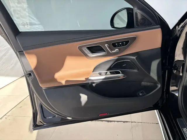 Mercedes-Benz E-Class — Фото автомобиля 10