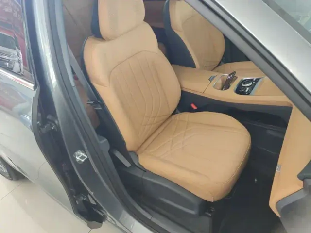 Geely Galaxy Starship 7 EM-i — Фото автомобиля 24