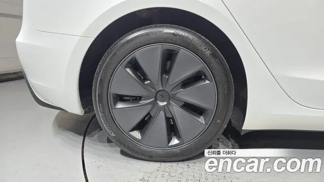 Фотография автомобиля — Tesla Model 3