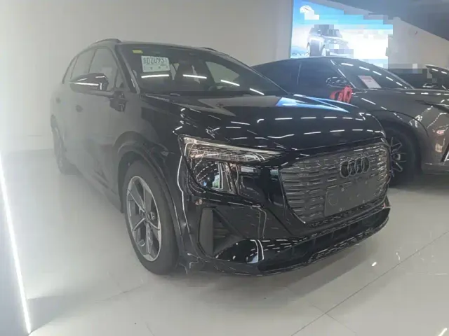 Audi Q5 e-tron — Фото автомобиля 3