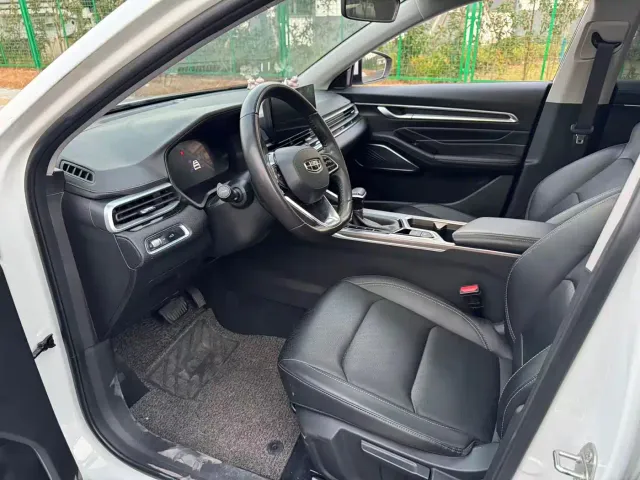 Geely Emgrand — Фото автомобиля 8