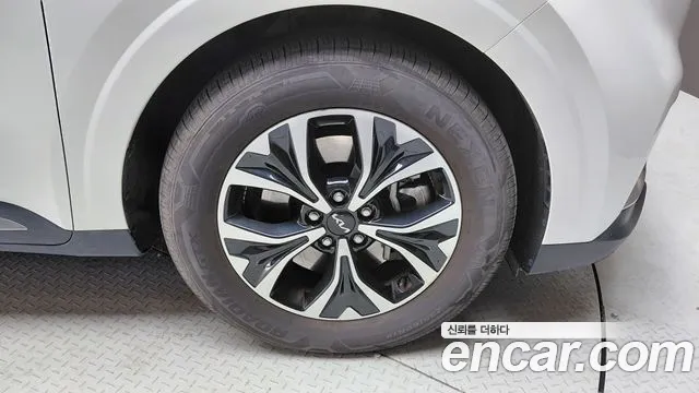 Kia Carnival Generation 4 — Фото автомобиля 5