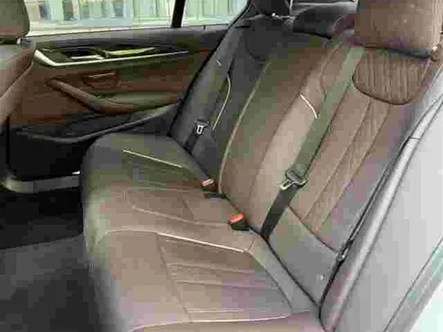 BMW 5 Series — Фото автомобиля 6