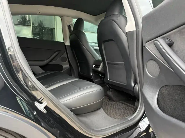 Tesla Model Y — Фото автомобиля 11