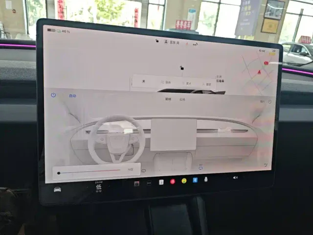 Tesla Model 3 — Фото автомобиля 8