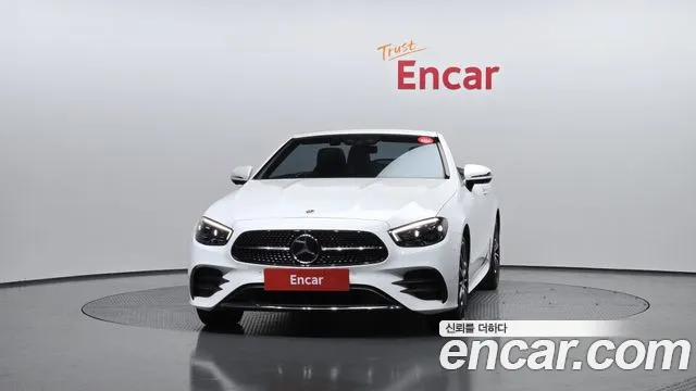 Mercedes-Benz E-Class — Фото автомобиля 3