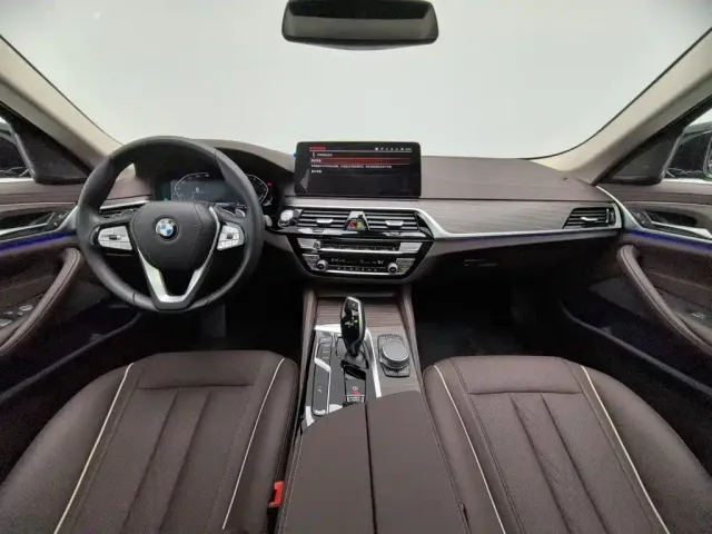 BMW 5 Series — Фото автомобиля 5