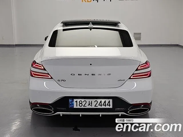 Genesis G70 New — Фото автомобиля 2