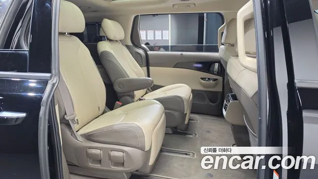 Kia Carnival Generation 4 — Фото автомобиля 12