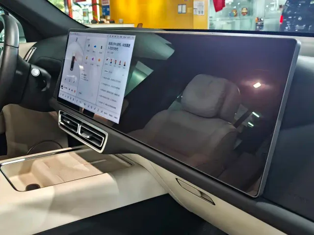 Li Auto L7 — Фото автомобиля 10